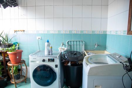 Casa à venda com 480m², 4 quartos e 3 vagas Casa à venda com 480m², 4 quartos e 3 vagasÁrea de Serviço