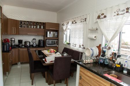 Casa à venda com 480m², 4 quartos e 3 vagas Casa à venda com 480m², 4 quartos e 3 vagasCozinha