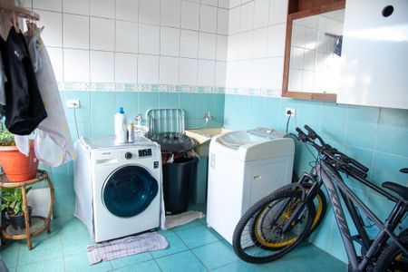 Casa à venda com 480m², 4 quartos e 3 vagas Casa à venda com 480m², 4 quartos e 3 vagasÁrea de Serviço