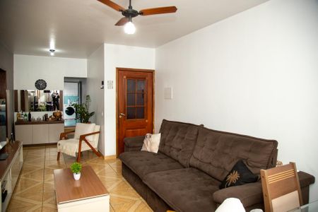 Casa à venda com 480m², 4 quartos e 3 vagas Casa à venda com 480m², 4 quartos e 3 vagasSala