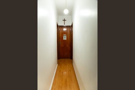 Casa à venda com 480m², 4 quartos e 3 vagas Casa à venda com 480m², 4 quartos e 3 vagasCorredor