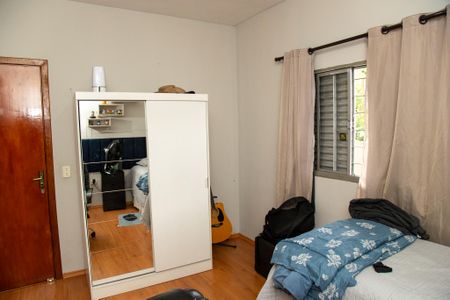 Casa à venda com 480m², 4 quartos e 3 vagas Casa à venda com 480m², 4 quartos e 3 vagasQuarto 3