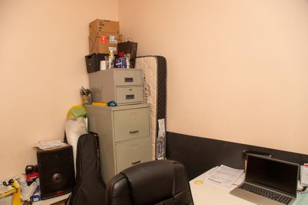 Casa à venda com 480m², 4 quartos e 3 vagas Casa à venda com 480m², 4 quartos e 3 vagasEscritório