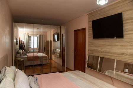 Casa à venda com 480m², 4 quartos e 3 vagas Casa à venda com 480m², 4 quartos e 3 vagasQuarto Suíte