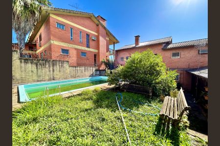 Casa à venda com 265m², 4 quartos e 2 vagasPátio com Piscina