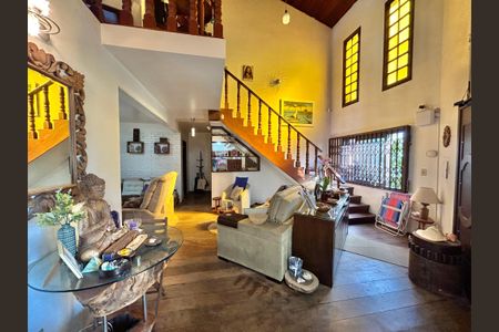 Casa à venda com 265m², 4 quartos e 2 vagasSala