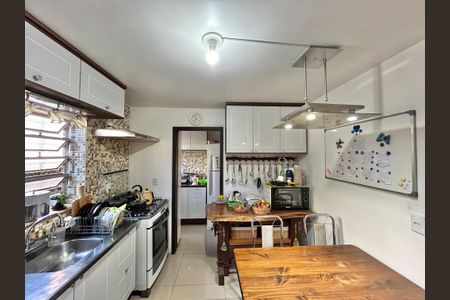 Casa à venda com 265m², 4 quartos e 2 vagasCozinha