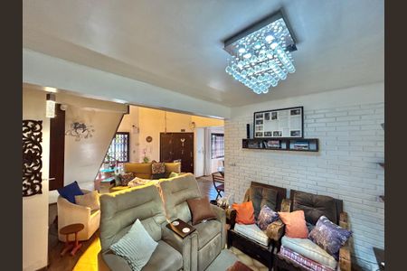 Casa à venda com 265m², 4 quartos e 2 vagasSala