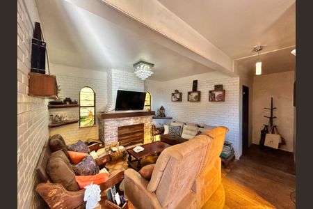 Casa à venda com 265m², 4 quartos e 2 vagasSala