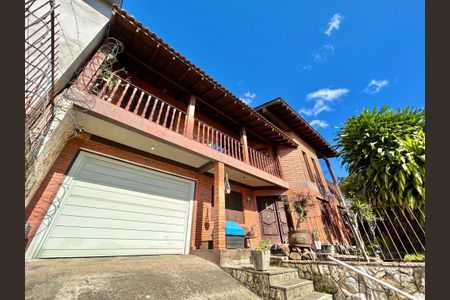 Casa à venda com 265m², 4 quartos e 2 vagasFachada