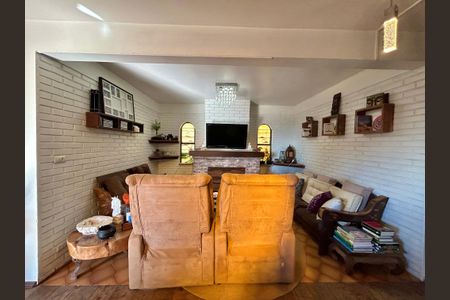 Casa à venda com 265m², 4 quartos e 2 vagasSala