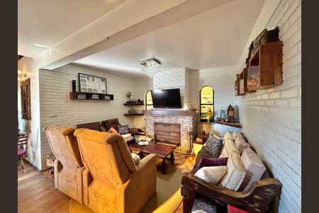 Casa à venda com 265m², 4 quartos e 2 vagasSala