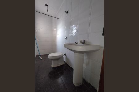 Casa à venda com 200m², 4 quartos e 2 vagas Casa à venda com 200m², 4 quartos e 2 vagasBanheiro