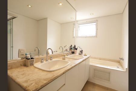 Apartamento para alugar com 161m², 3 quartos e 3 vagasBanheiro da Suíte 1