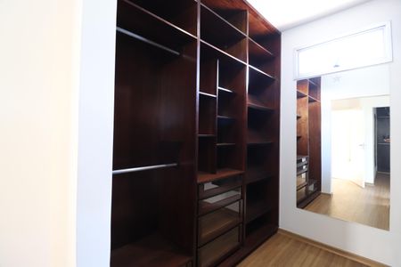 Casa para alugar com 450m², 7 quartos e 5 vagasSuíte 3- Closet