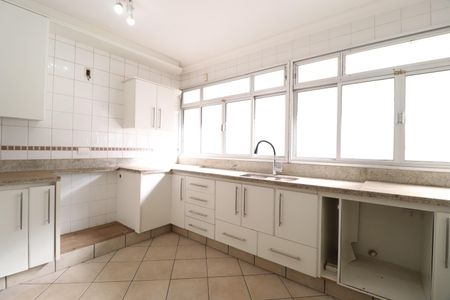 Casa para alugar com 450m², 7 quartos e 5 vagasCozinha