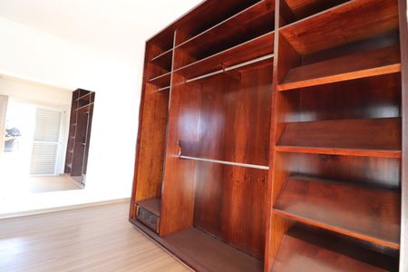 Casa para alugar com 450m², 7 quartos e 5 vagasSuíte 3 - Closet