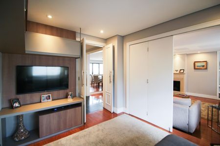 Apartamento à venda com 195m², 4 quartos e 2 vagasSala de TV