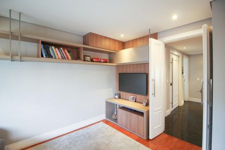 Apartamento à venda com 195m², 4 quartos e 2 vagasSala de TV