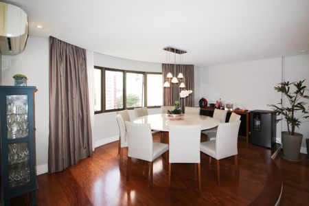 Apartamento à venda com 195m², 4 quartos e 2 vagasSala