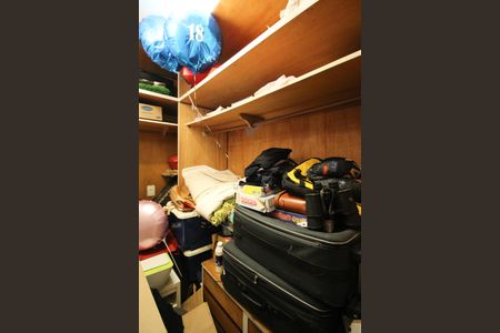 Apartamento à venda com 195m², 4 quartos e 2 vagasCloset da suíte 1