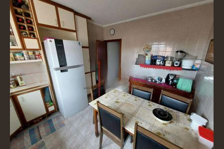 Casa para alugar com 230m², 2 quartos e 2 vagasCozinha