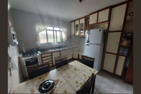 Casa para alugar com 230m², 2 quartos e 2 vagasCozinha