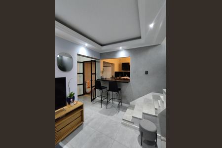 Sala de casa para alugar com 2 quartos, 122m² em Vila Santo Estefano, São Paulo