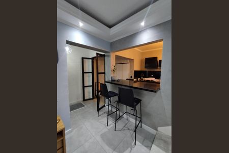 Sala de casa para alugar com 2 quartos, 122m² em Vila Santo Estefano, São Paulo