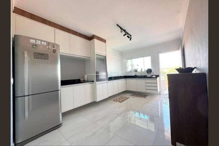 Casa para alugar com 250m², 2 quartos e 2 vagasCozinha