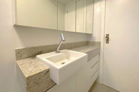 Apartamento para alugar com 135m², 4 quartos e 1 vaga Apartamento para alugar com 135m², 4 quartos e 1 vagaBanheiro da Suíte