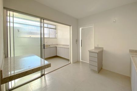 Apartamento para alugar com 135m², 4 quartos e 1 vaga Apartamento para alugar com 135m², 4 quartos e 1 vagaCozinha