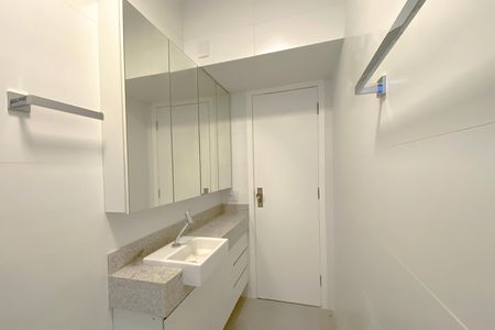 Apartamento para alugar com 135m², 4 quartos e 1 vaga Apartamento para alugar com 135m², 4 quartos e 1 vagaBanheiro da Suíte