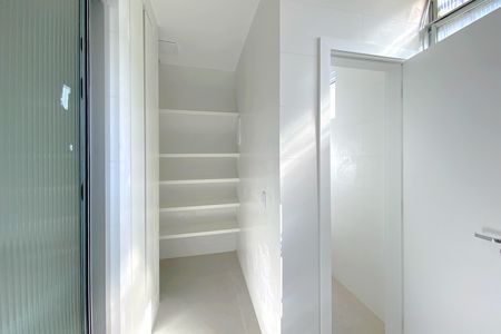 Apartamento para alugar com 135m², 4 quartos e 1 vaga Apartamento para alugar com 135m², 4 quartos e 1 vagaDespensa