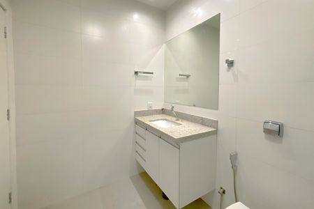 Apartamento para alugar com 135m², 4 quartos e 1 vaga Apartamento para alugar com 135m², 4 quartos e 1 vagaBanheiro Social