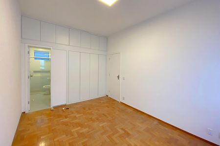 Apartamento para alugar com 135m², 4 quartos e 1 vaga Apartamento para alugar com 135m², 4 quartos e 1 vagaSuíte