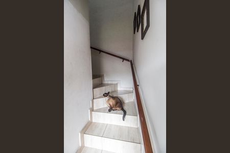 Casa à venda com 125m², 2 quartos e 2 vagasEscada