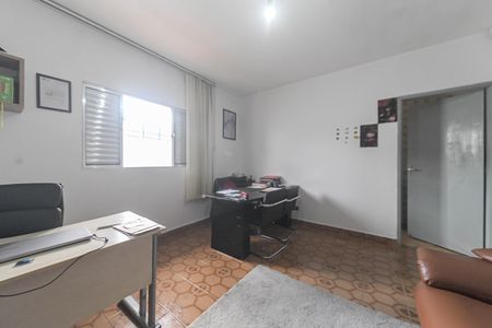 Casa à venda com 145m², 2 quartos e 8 vagasSuíte