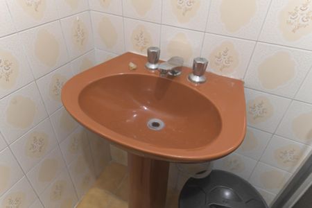 Casa à venda com 145m², 2 quartos e 8 vagasBanheiro de Serviço