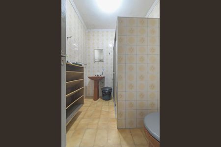 Casa à venda com 145m², 2 quartos e 8 vagasBanheiro de Serviço