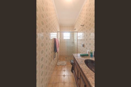 Casa à venda com 145m², 2 quartos e 8 vagasBanheiro da Suíte