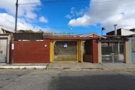 Casa à venda com 145m², 2 quartos e 8 vagasFachada