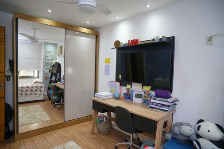 Apartamento à venda com 130m², 3 quartos e 2 vagasQuarto 2