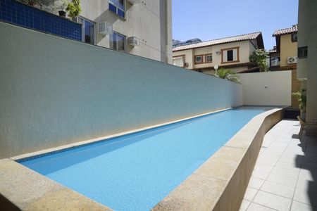 Apartamento à venda com 130m², 3 quartos e 2 vagasÁrea comum - Piscina
