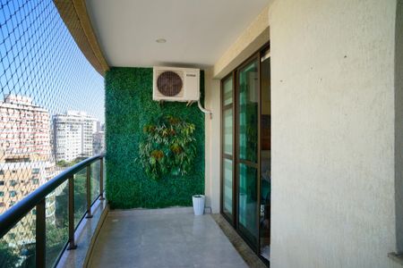 Apartamento à venda com 130m², 3 quartos e 2 vagasVaranda