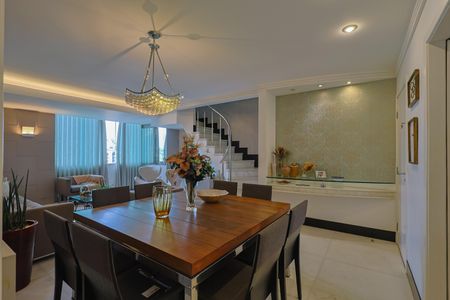 Apartamento à venda com 240m², 5 quartos e 4 vagasSala