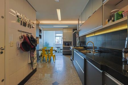 Apartamento à venda com 240m², 5 quartos e 4 vagasCozinha