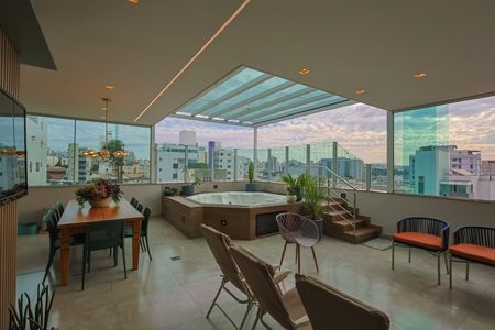 Apartamento à venda com 240m², 5 quartos e 4 vagasCobertura