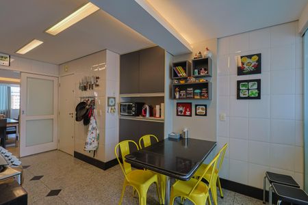 Apartamento à venda com 240m², 5 quartos e 4 vagasCozinha