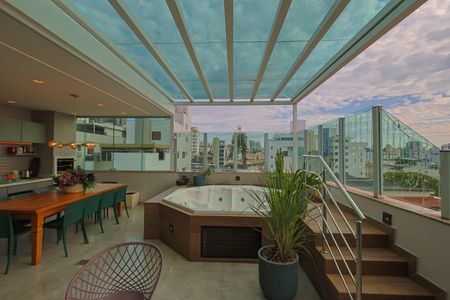 Apartamento à venda com 240m², 5 quartos e 4 vagasCobertura